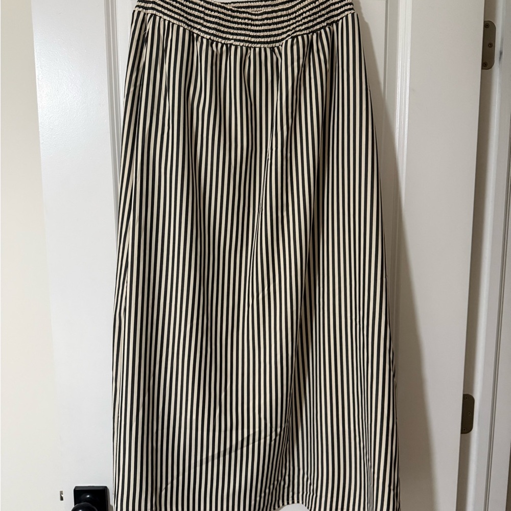 Chic Lined Black and White Striped Maxi Skirt